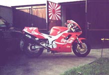 Hier ist die Maschine schon
          Coke-rot umlackiert worden 1995